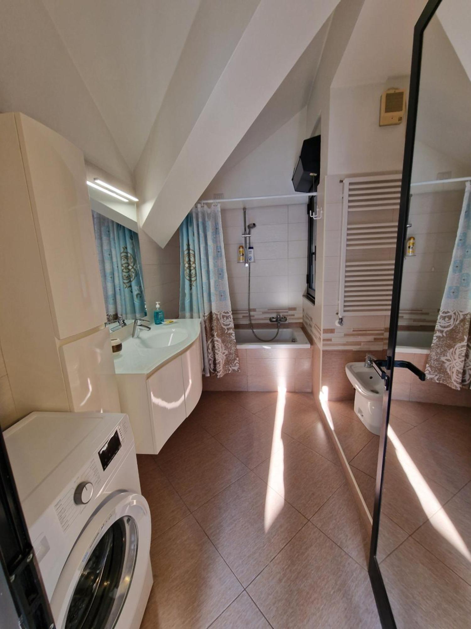 Comfy Penthouse Apartment Милано Екстериор снимка